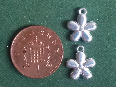 10 Flower Charms - Bright Silver - Daisy Easter Garden • £2.85