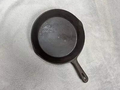 Vintage Small Cast Iron Skillet Pan 8  1 Mark On Handle 1-2 Egg Skillet • $19