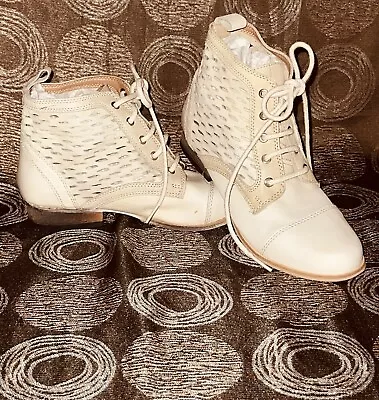 Ecote Leather Lace Up Ankle Bootie’s Size 8 Ivory New Made In India • $25