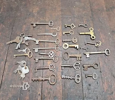 K973- Lot Of Antique Vintage Skeleton Keys & Other Similar Type Keys • $16.50