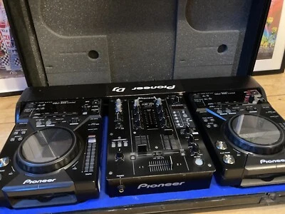 £450 • Buy Pioneer CDJ 400 Limited Edition And DJM 400 Mixer Set + Flight Case
