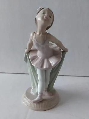 Nao Figurine- Curtseying Ballerina Girl • £55
