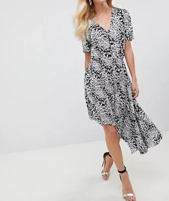 $30 • Buy RRP$76 New ASOS Black White Asymmetrical Hem Plisse Dress Size 14
