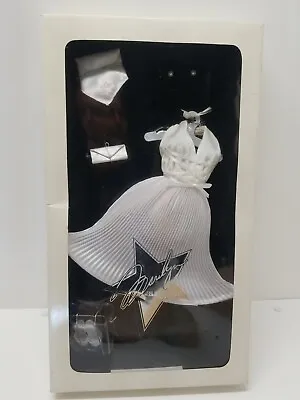 Franklin Mint MARILYN MONROE 16  Vinyl Doll ENSEMBLE 7 YEAR ITCH Outfit NRFB  • $79.99