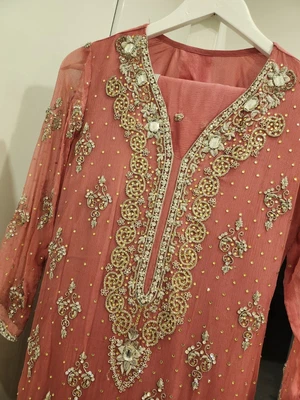 £30 • Buy Beautifully Embellised And Rhinestones Work On Pink Georgette Fabric 