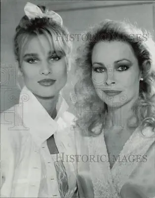 1987 Press Photo Television Actresses Nicollette Sheridan And Michelle Phillips • $17.88