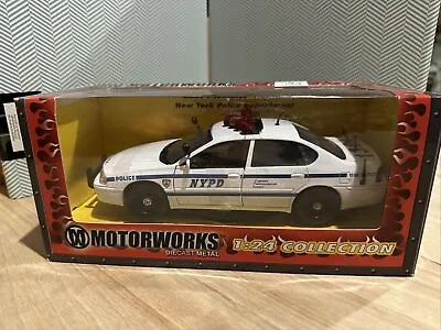 Motorworks NYPD Ford Crown Victoria Interceptor Diecast Model Police Car 1:24 • $10