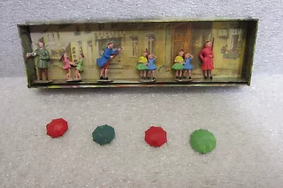 HO SCALE WALTER MERTEN FIGURES W/ UMBRELLAS • $6.89