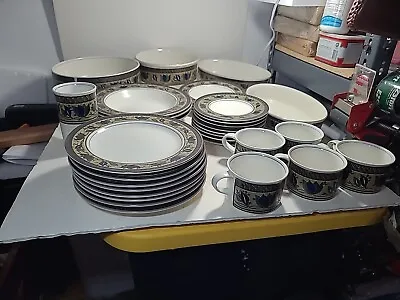 Mikasa Arabella Dinnerware 32PC Stoneware Set • $175