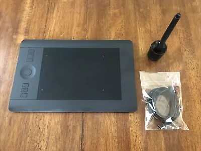 USED Wacom Intuos Pro Digital Graphic Drawing Tablet For Mac Or PC SMALL PTH451 • $12