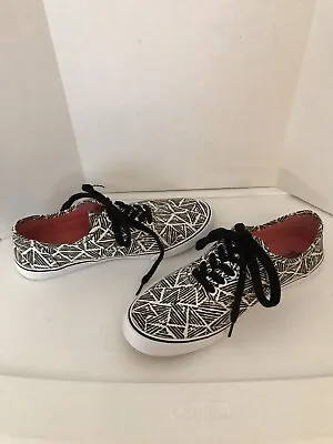 MOSSIMO Supply Co Women Shoes Canvas Walking/Tennis Shoes Sneakers Size 8 • $17.99