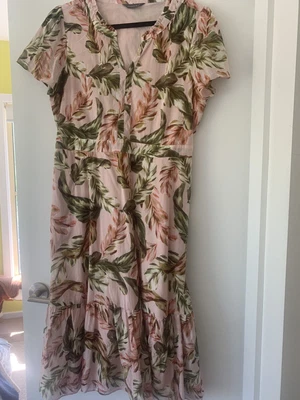 $20 • Buy Jacque E Pink Dress 14