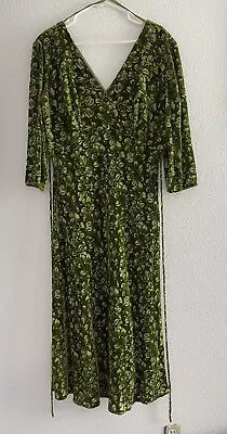 EUC Cross Pointe Velvet Green Floral Dress Size 16 • $45