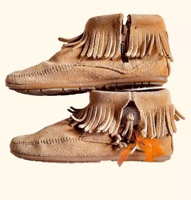 Minnetonka Tan Ankle Bootie Moccasins ~zip Concho Feathers Fringe ~ Sz 8.5 • $28.95