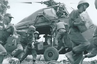 Vietnam  War  Photos --  Fast Unload Of Supplys -  Chinook Helicopter • $3.99