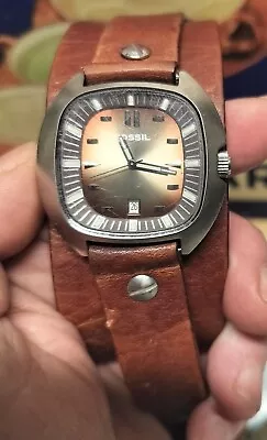 Fossil Wide Leather Band 1970's Style Quartz Mens Wristwatch New Battery Cellent • $28