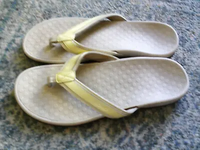 £30.24 • Buy Vionic Tide II Orthaheel  Pale Yellow Sandals Women's Size 10 Flip- Flops