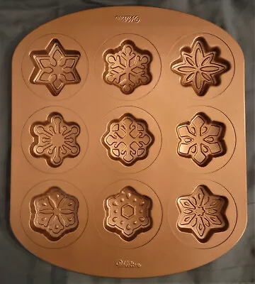 $28 • Buy NEW Wilton Cookie 9 Snowflake Shapes Pan Holiday - Muffin - Mold - Nonstick - LN