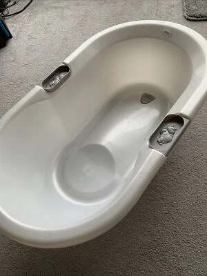 £2.50 • Buy Disney Winnie The Pooh And Friends  Baby Bath Tub With Plug And Soap Holders