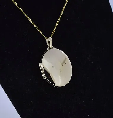 9ct Yellow Gold 21mm Oval Locket - (Free Name Engraved) • £150