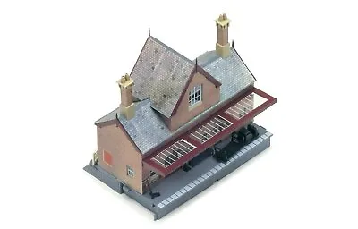 Hornby R8007 OO Gauge Booking Hall • £22.95