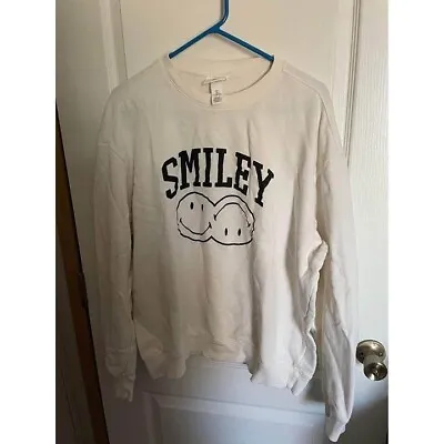 Women’s Large Smiley H&M Sweatshirt • $15