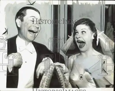 1937 Press Photo Joe E. Brown Clowns Around With Actress Martha Raye - Afa63740 • $15.88