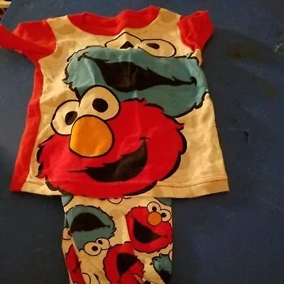 𝅺Sesame Street Elmo/Cookie Monster 2 Piece Pajamas Size 12 Month • $15