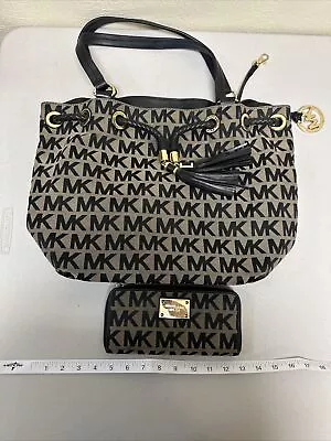 Michael Kors Black & Beige East West Ring Tote Bag W/ Matching Zip Around Wallet • $80