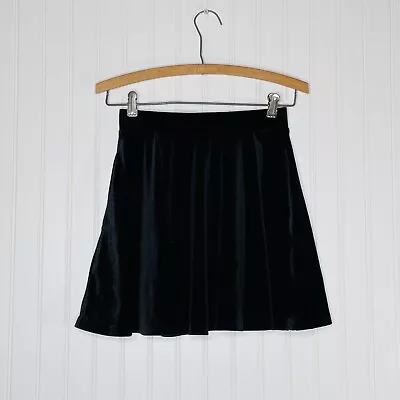 Hot Topic Black Velvet Skater Skirt XS • $12