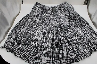 Women Plus Avenue Crinkle Skirt Size 22/24 Black & White Underskirt • £12.91