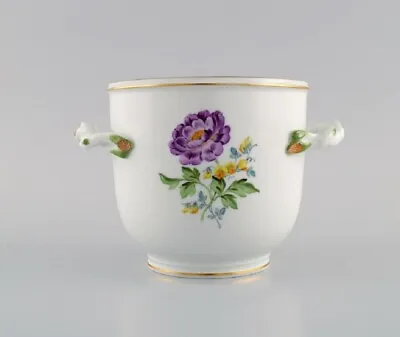 Meissen Vase / Flowerpot In Hand-painted Porcelain With Flowers And Gold Edge • $420