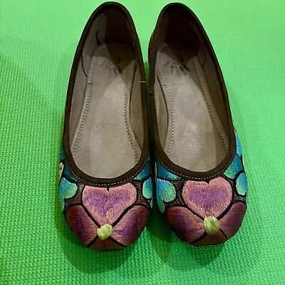 Mexican Embroidered Shoes Si 9 • $18