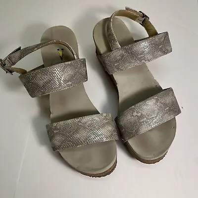 VOLATILE Womens Shimmery Silver  Snake Print Strap Slingback Wedge Sandals- 8 • $22.20
