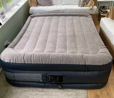 Intex Queen Size Deluxe Raised Air Bed With Built In Pump. • £30