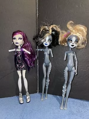 Monster High Werecat Twins And 1 Other For Parts.   Not Complete • $17.99