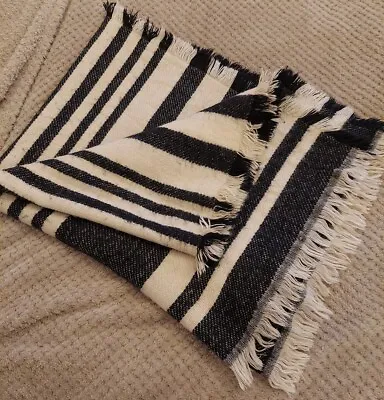 H&M Oversize Black Cream Scarf • £5