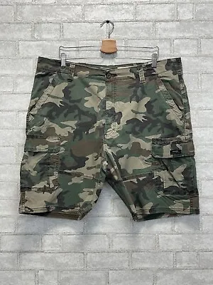 Wrangler Relaxed Fit Cargo Shorts Men's Size 40 Camouflage High Rise 10  Inseam • $26.99