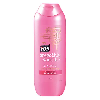 VO5 Smoothly Does It Shampoo 250ml - Nourishing & Reinvigorating • £1