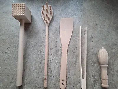 £3 • Buy Set Of 5  T&G Wooden Cooking Utensils. New No Tags Or Packaging