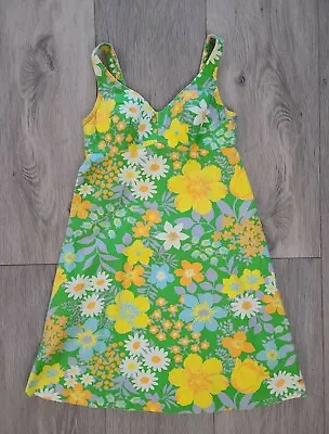 Vintage Dress 1960s 70s Union Made Floral Retro Small V Neck Built In Bra • $75