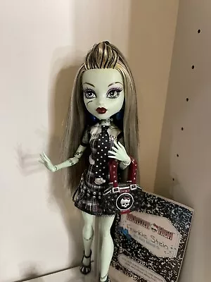 Frankie Stein Monster High Doll First Wave With Pet Purse And Stand Excellent • $240