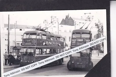 London Transport - L1 Type Trolley Bus No. 1357 On Route 611 - Photo  # B10847 • £1