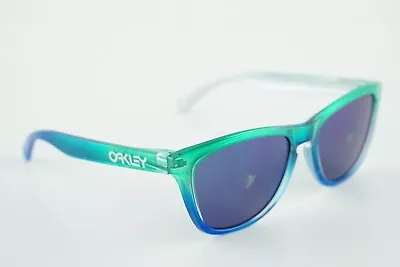 24-237 Oakley Frogskins Marine Fade Blue Green/Blue Iridium 55-17 Sunglasses • $159.99