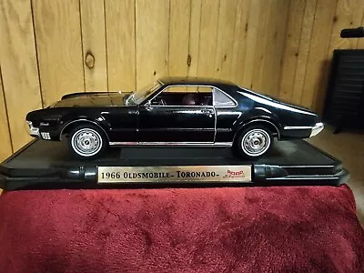 1966 Road Signature Oldsmobile Toronado 1:18 Scale • $75