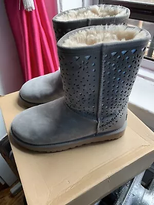 Womens Grey  Uggs Size 7 • $70