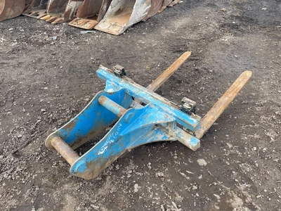 £750 • Buy Pallet Forks 80mm Pins - Used - Price £750.00 + VAT @ 20% A503