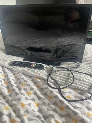 £75 • Buy Hitachi 24HE2200U 24 Inch HD Ready Smart WiFi LED Freeview TV