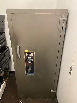 CMI Commerce 9 - Business Floor Safe • $2700