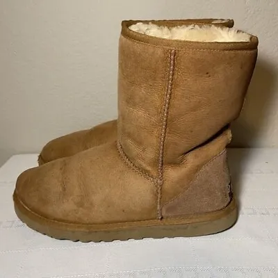 UGG 5825 Classic Short II Tan Brown Chestnut Sheepskin Boots Sz 7 • $30